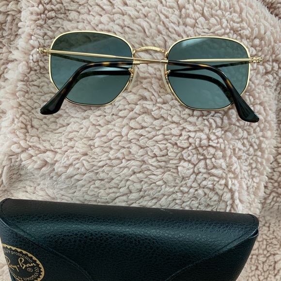Black and Gold NWT RayBan Sunglasses - Picture 5 of 6